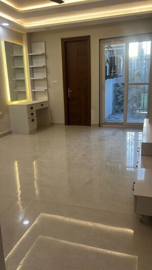 Room in 3 BHK Builder Floor at Sushant Lok I – for Sale