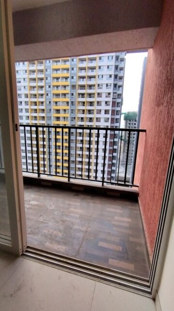 Room in 2 BHK Apartment at Kolte Patil R10, Hinjewadi – for Rent