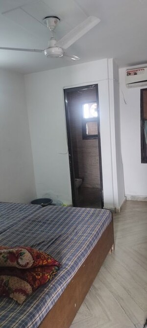 1 BHK Builder Floor For Rent in Janakpuri