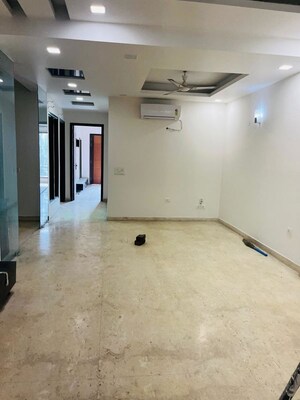 Room in 4 BHK Builder Floor at Uppal Southend, Sector 49 – for Rent