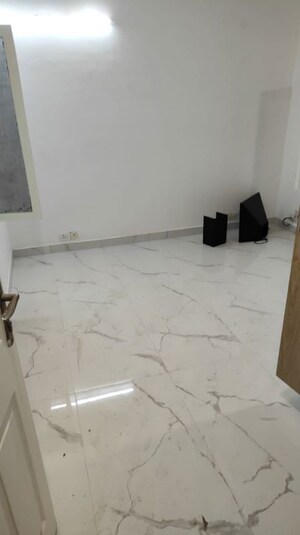 Room in 4 BHK Builder Floor at Uppal Southend, Sector 49 – for Rent