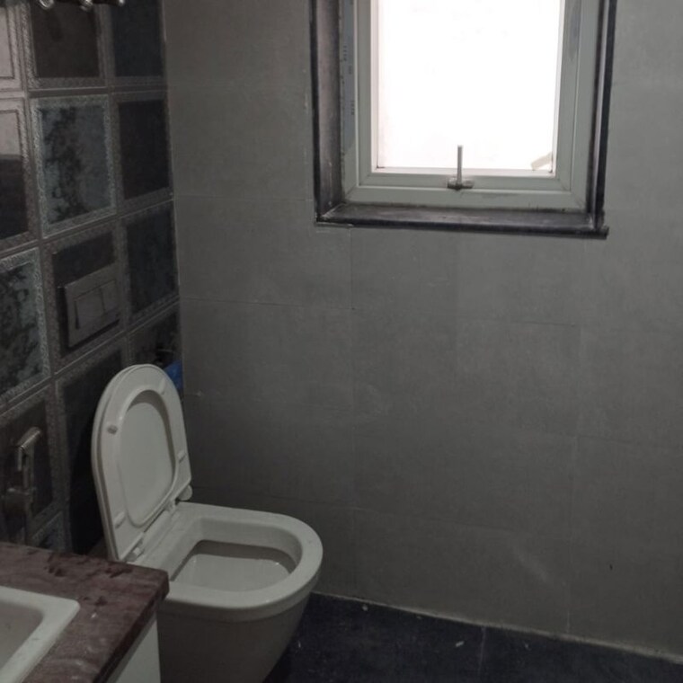 Bathroom, vipul-world-floors 3 Bedroom 1469 Sq.Ft. Apartment In Sector 48 Gurgaon 9837070