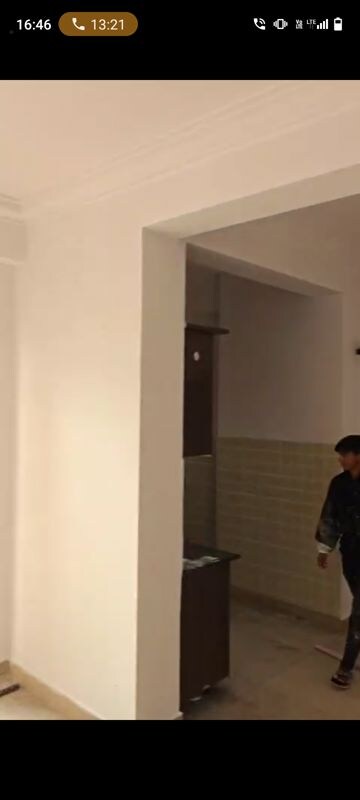 Room in 2.5 BHK Apartment at RWA Apartments Sector 52, Sector 52 – for Rent