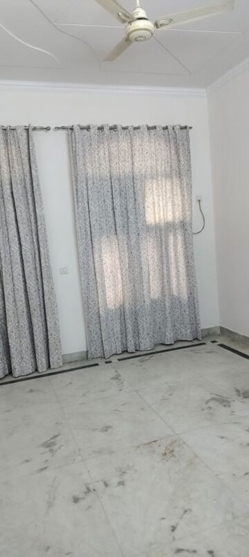 Building Lobby in 4 BHK Builder Floor at Janakpuri – for Rent
