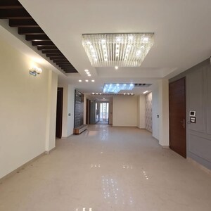 Room in 4 BHK Apartment at Aradhya Homes, Sector 67a – for Rent