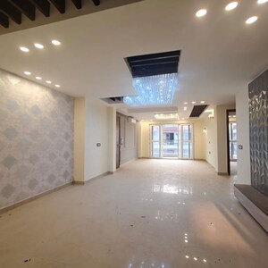 Room in 4 BHK Apartment at Aradhya Homes, Sector 67a – for Rent