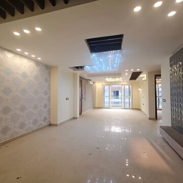 Room in 4 BHK Apartment at Aradhya Homes, Sector 67a – for Rent