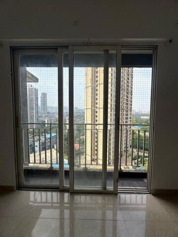 Room in 3 BHK Apartment at The Wadhwa Platina, Kolshet Road – for Rent