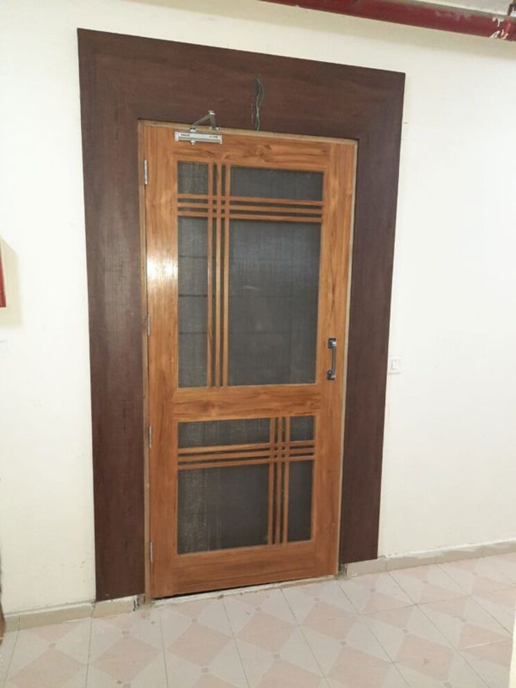 Room, landcraft-golf-links 3 Bedroom 1600 Sq.Ft. Apartment In Pandav Nagar Ghaziabad 9837351