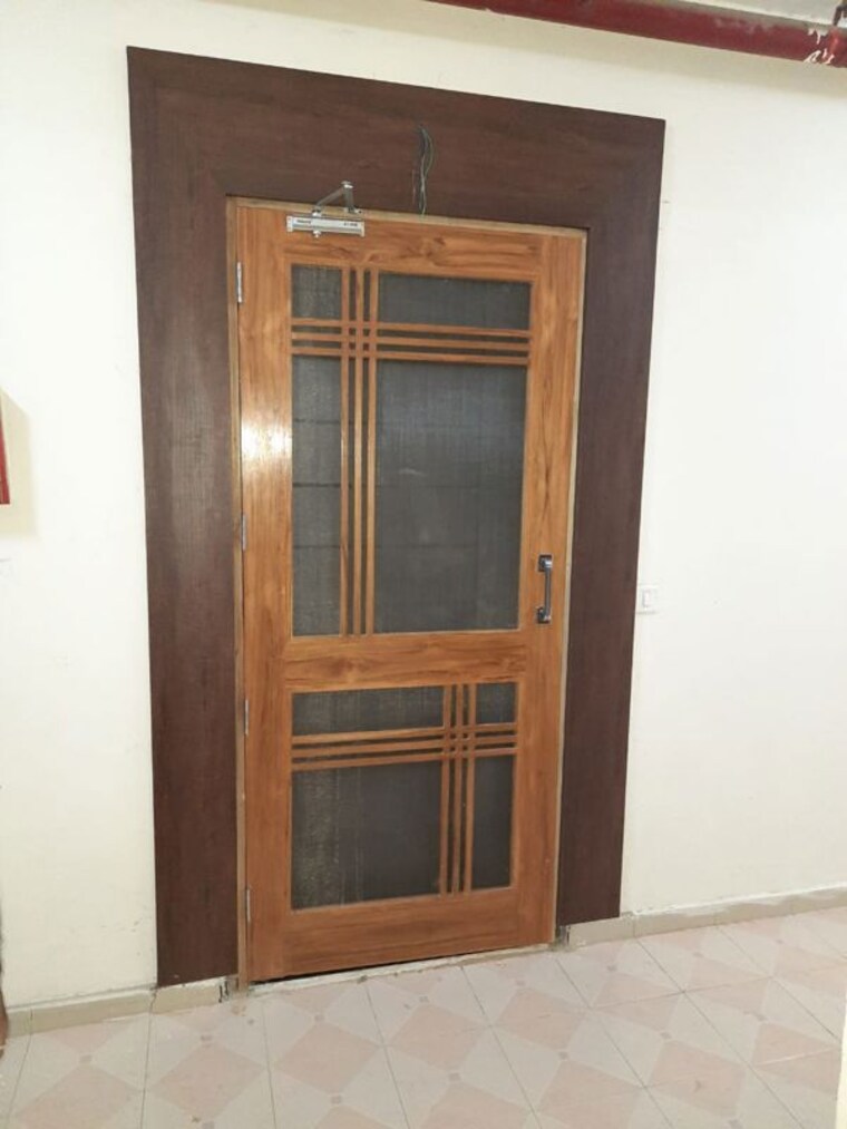 Room, landcraft-golf-links 3 Bedroom 1600 Sq.Ft. Apartment In Pandav Nagar Ghaziabad 9837351