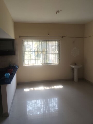 Room in 2 BHK Apartment at Krishna Residency Kadubeesanahalli, Kadubeesanahalli – for Rent