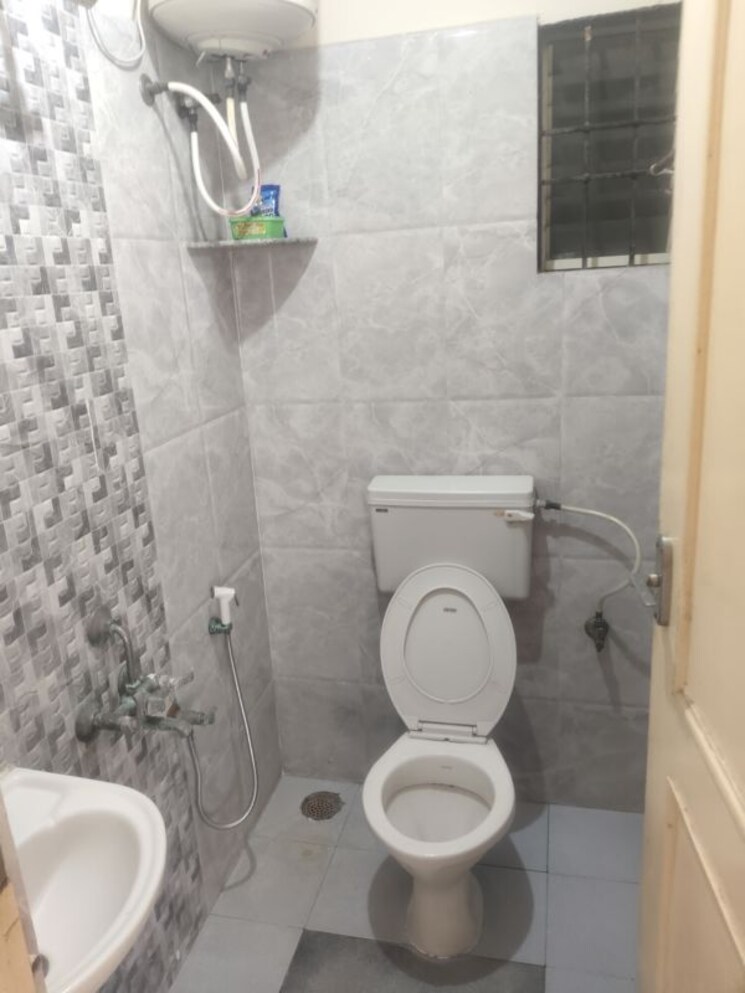 Bathroom, krishna-residency-kadubeesanahalli 2 Bedroom 1250 Sq.Ft. Apartment In Kadubeesanahalli Bangalore 9837464