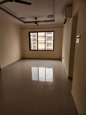 Room in 2 BHK Apartment at Lalani Grandeur, Goregaon East – for Rent