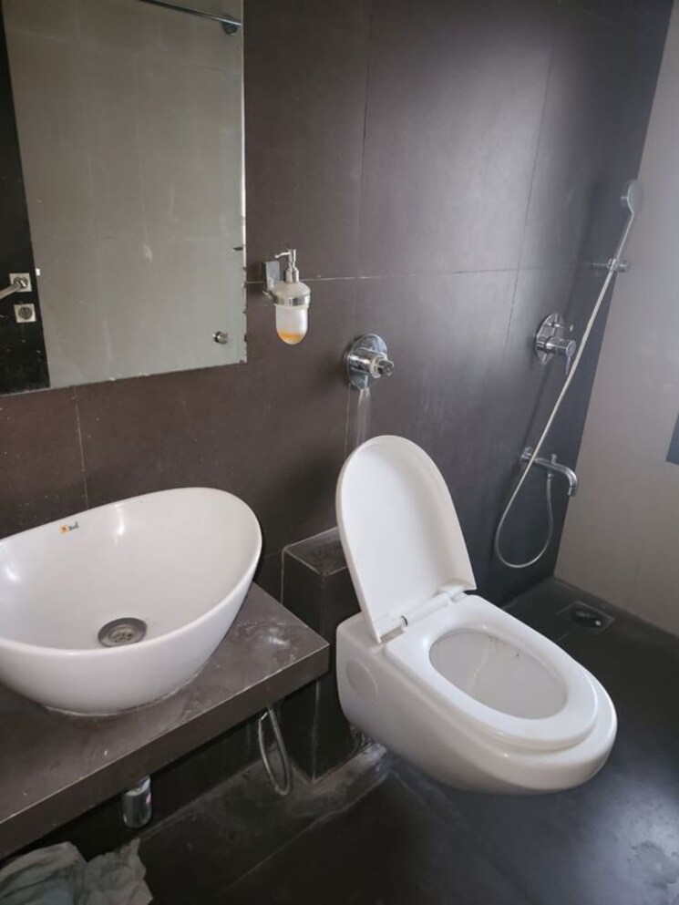 Bathroom, lalani-grandeur 2 Bedroom 651 Sq.Ft. Apartment In Goregaon East Mumbai 9837467