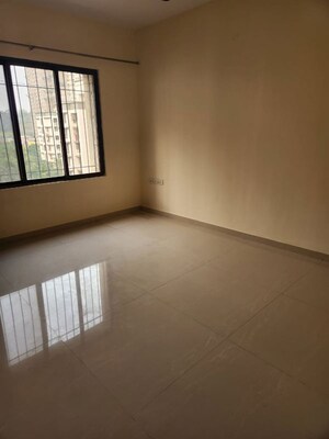 Room in 2 BHK Apartment at Lalani Grandeur, Goregaon East – for Rent