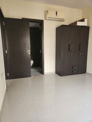 Room in 2 BHK Apartment at Lalani Grandeur, Goregaon East – for Rent