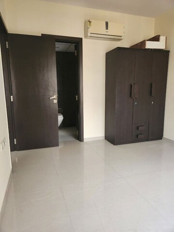 Room in 2 BHK Apartment at Lalani Grandeur, Goregaon East – for Rent