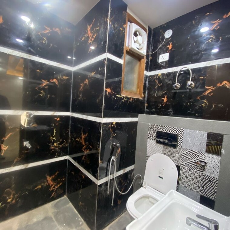 Bathroom, chattarpur 3 Bedroom 1200 Sq.Ft. Builder Floor In Chattarpur Delhi 9837509