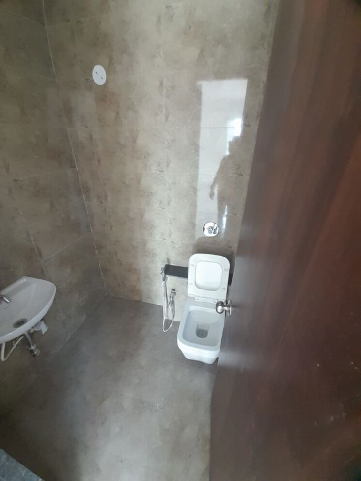 Bathroom, vanaz-corner 2 Bedroom 1040 Sq.Ft. Apartment In Kothrud Pune 9837391