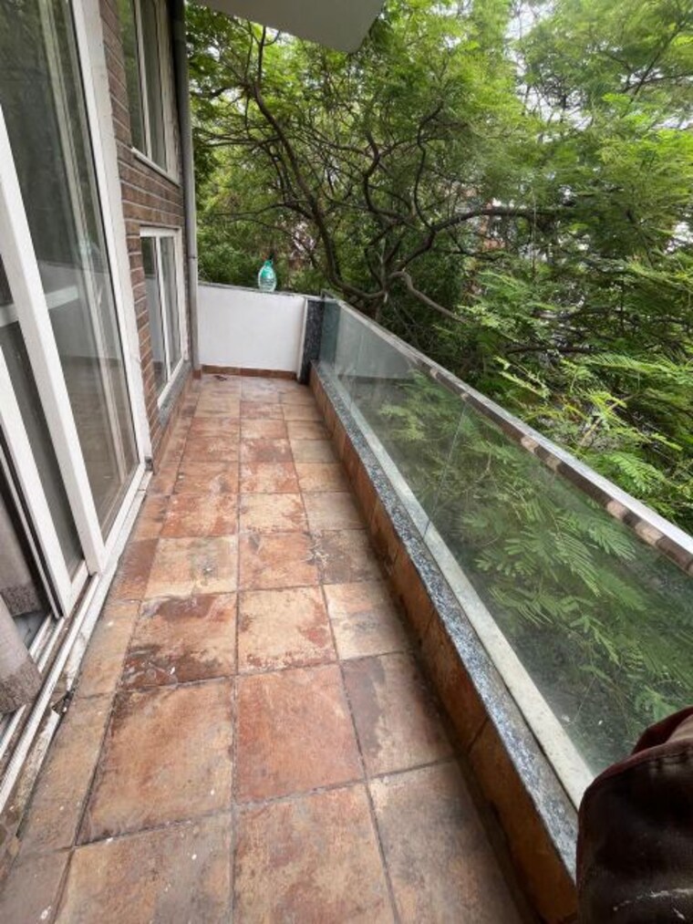 Balcony, minarch-tower Pg For Boys & Girls In Sector 44 9837594