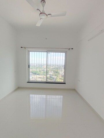 Room in 2 BHK Apartment at Runwal The Central Park, Chinchwad – for Rent