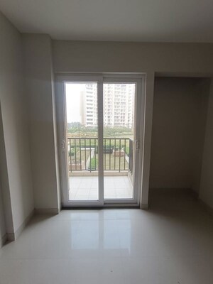 Room in 2 BHK Apartment at Tata Eureka Park, Sector 150 – for Rent