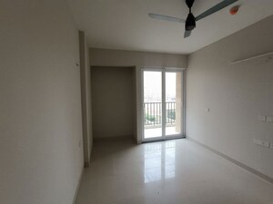 Room in 2 BHK Apartment at Tata Eureka Park, Sector 150 – for Rent