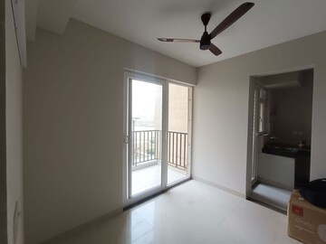 Room in 2 BHK Apartment at Tata Eureka Park, Sector 150 – for Rent