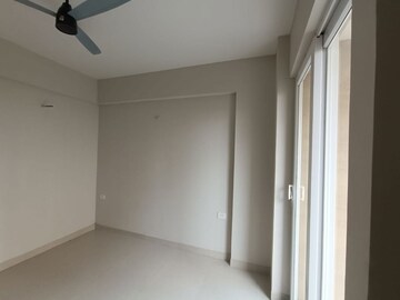 Room in 2 BHK Apartment at Tata Eureka Park, Sector 150 – for Rent