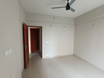 Room in 2 BHK Apartment at Tata Eureka Park, Sector 150 – for Rent
