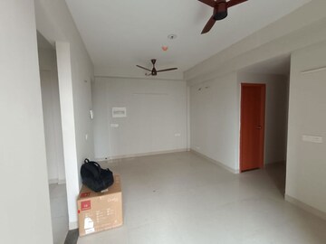 Room in 2 BHK Apartment at Tata Eureka Park, Sector 150 – for Rent