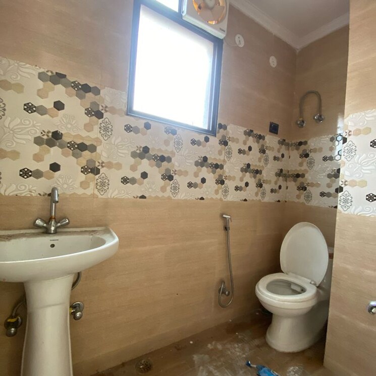 Bathroom, chattarpur 3 Bedroom 1100 Sq.Ft. Builder Floor In Chattarpur Delhi 9837741
