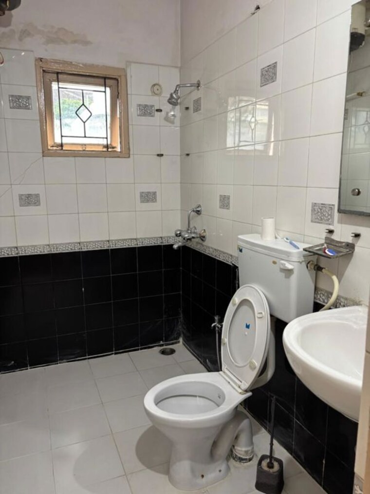 Bathroom, jubilee-residency 3 Bedroom 1750 Sq.Ft. Apartment In Jubilee Hills Hyderabad 9837730
