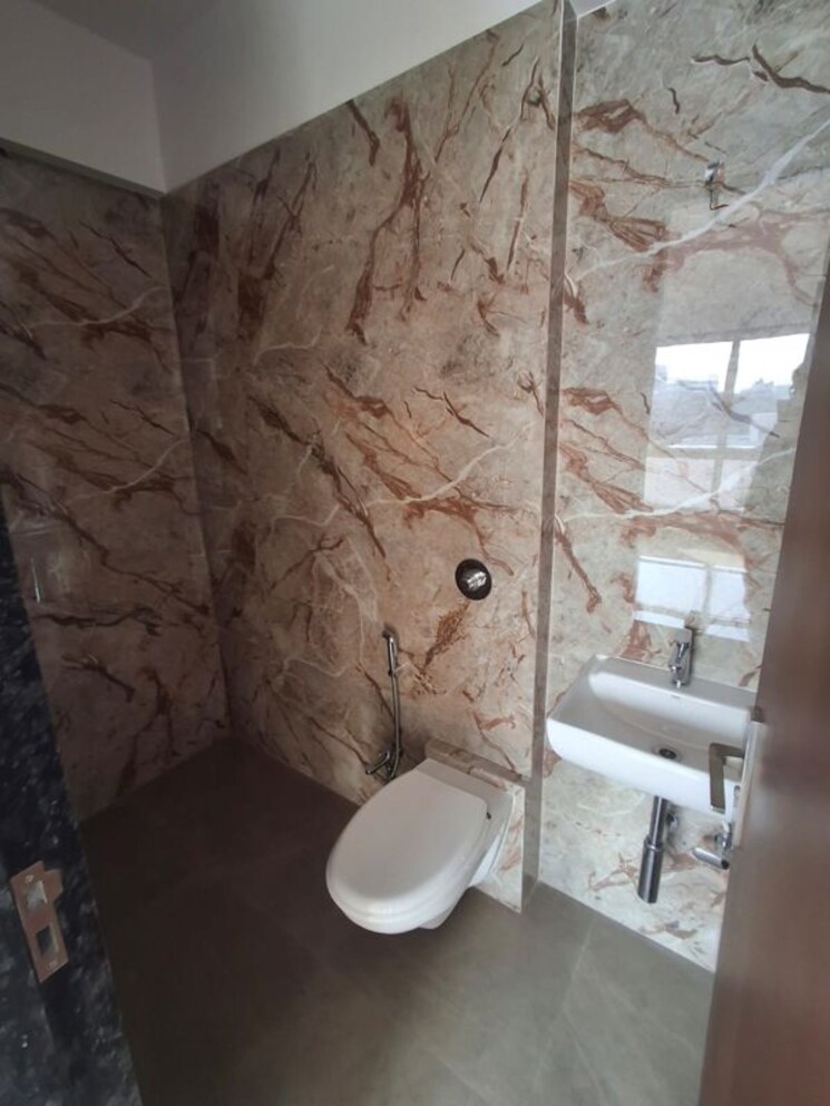 Bathroom, laxmina-krishna-niwas 5 Bedroom 1768 Sq.Ft. Apartment In Chembur Mumbai 9837495