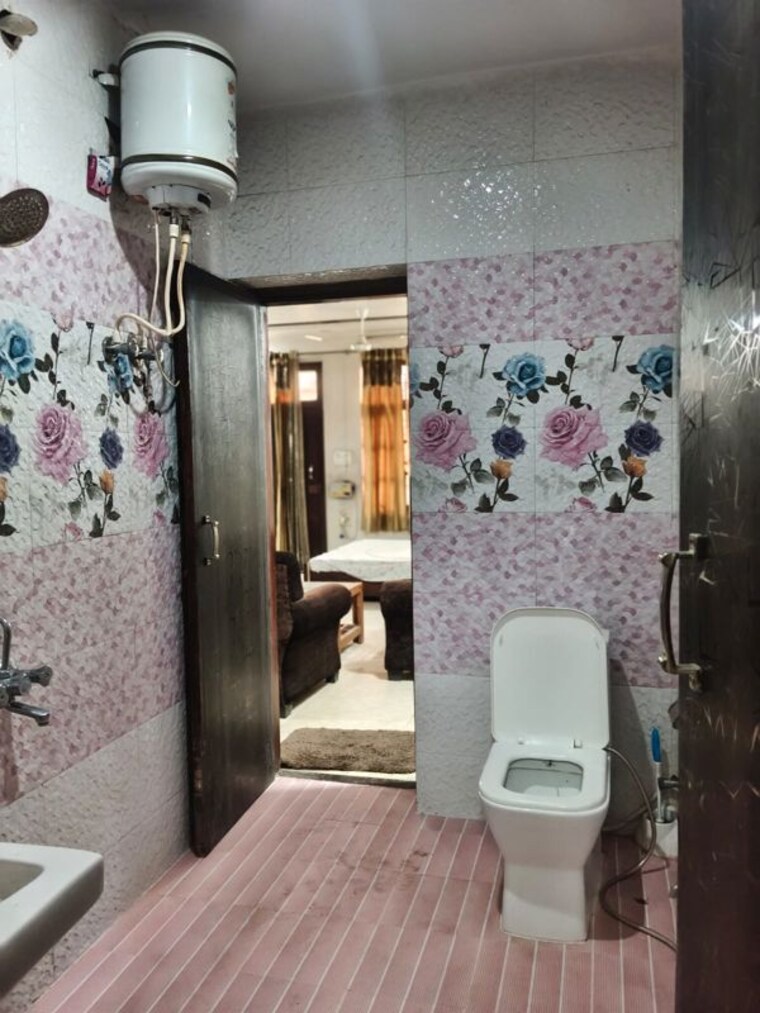Bathroom, gomti nagar 3 Bedroom 3200 Sq.Ft. Independent House In Gomti Nagar Lucknow 9837818