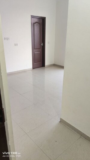 Room in 3.5 BHK Apartment at Omaxe R2, Gomti Nagar – for Sale