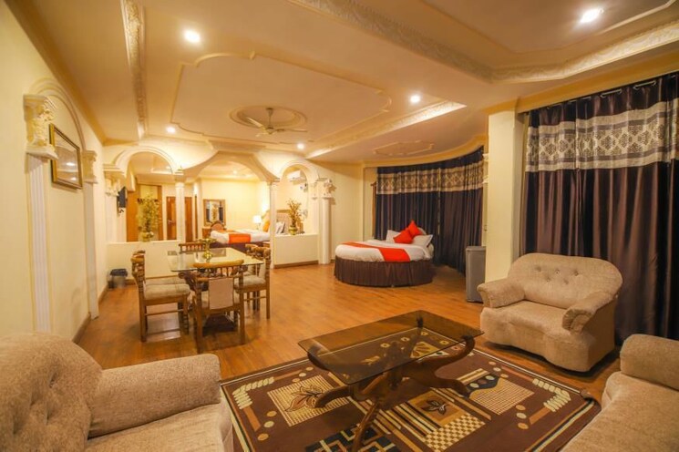 Living Room, friends colony 6+ Bedroom 800 Sq.Yd. Villa In Friends Colony Delhi 9833209