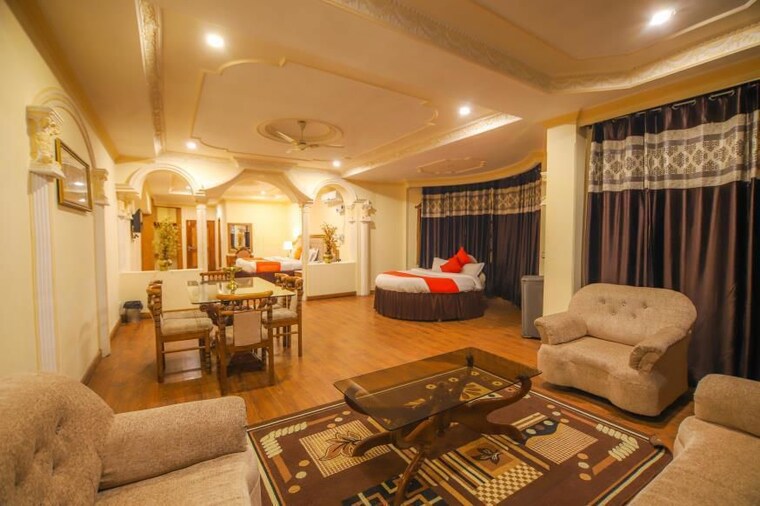 Living Room, friends colony 6+ Bedroom 800 Sq.Yd. Villa In Friends Colony Delhi 9833209