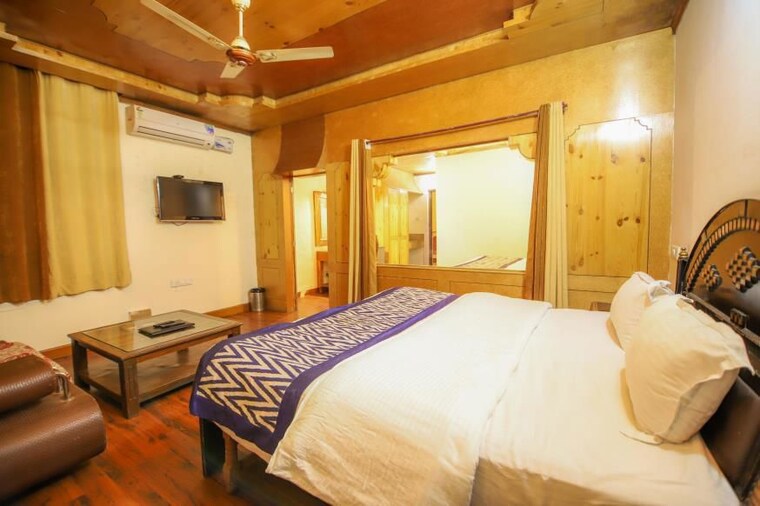 Bedroom, friends colony 6+ Bedroom 800 Sq.Yd. Villa In Friends Colony Delhi 9833209