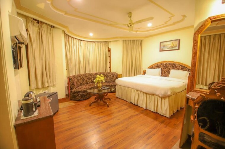 Bedroom, friends colony 6+ Bedroom 800 Sq.Yd. Villa In Friends Colony Delhi 9833209