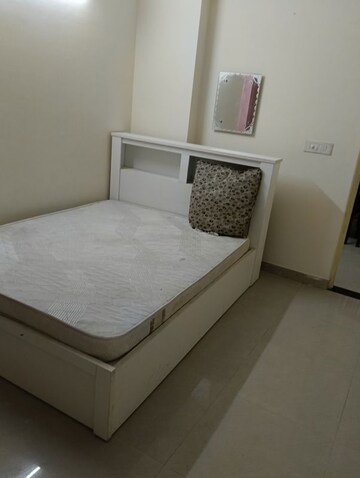 Bedroom in 3 BHK Apartment at Gomti Nagar – for Rent