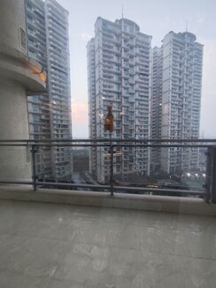 3 BHK + Pooja Room,Servant Room Apartment For Rent in Mahagun Mezzaria