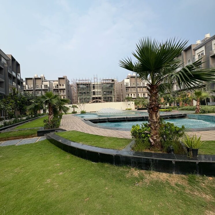 Garden, smart-world-orchard 3.5 Bedroom 1720 Sq.Ft. Apartment In Sector 61 Gurgaon 9838309
