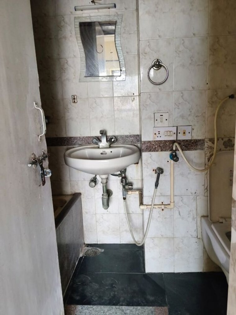 Bathroom, aarey colony 1 Bedroom 710 Sq.Ft. Apartment In Aarey Colony Mumbai 9838311