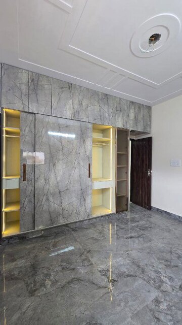 Room in 2 BHK Builder Floor at Apex Anuradha Apartments, Paschim Vihar – for Rent