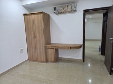 Room in 3.5 BHK Apartment at Lokhandwala Whispering Palms XXclusives, Kandivali East – for Rent