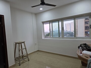 Room in 3.5 BHK Apartment at Lokhandwala Whispering Palms XXclusives, Kandivali East – for Rent