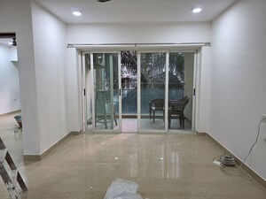 Room in 3.5 BHK Apartment at Lokhandwala Whispering Palms XXclusives, Kandivali East – for Rent