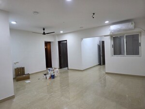 Room in 3.5 BHK Apartment at Lokhandwala Whispering Palms XXclusives, Kandivali East – for Rent