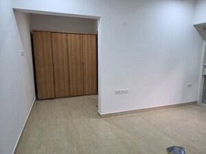 Room in 3.5 BHK Apartment at Lokhandwala Whispering Palms XXclusives, Kandivali East – for Rent